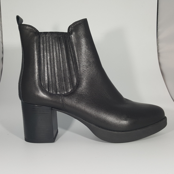 THE FLEXX Shoes - The Flexx Black Leather Embelished Bootie
